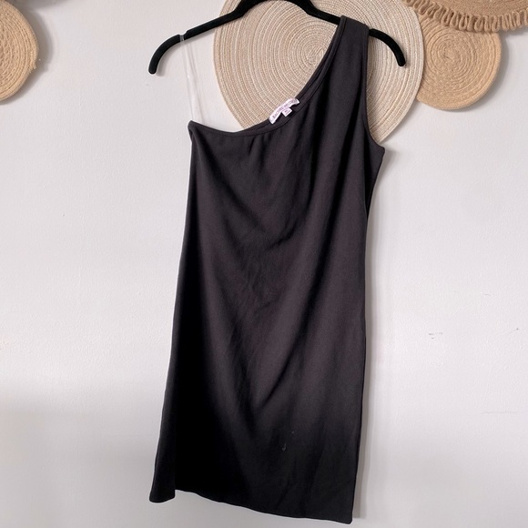 Dresses & Skirts - Women’s black one shoulder mini dress